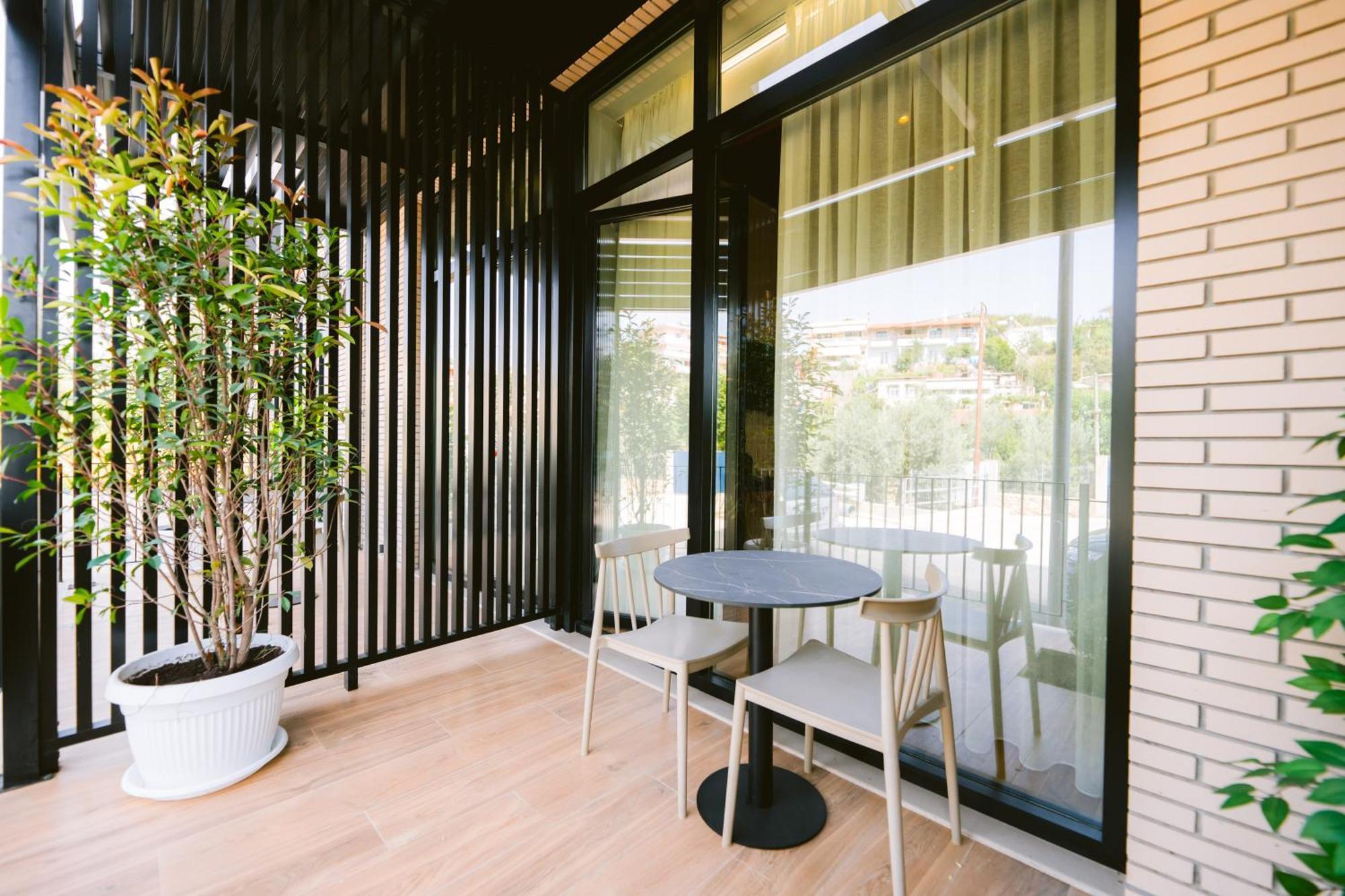 Noemie Hotel Himare Buitenkant foto