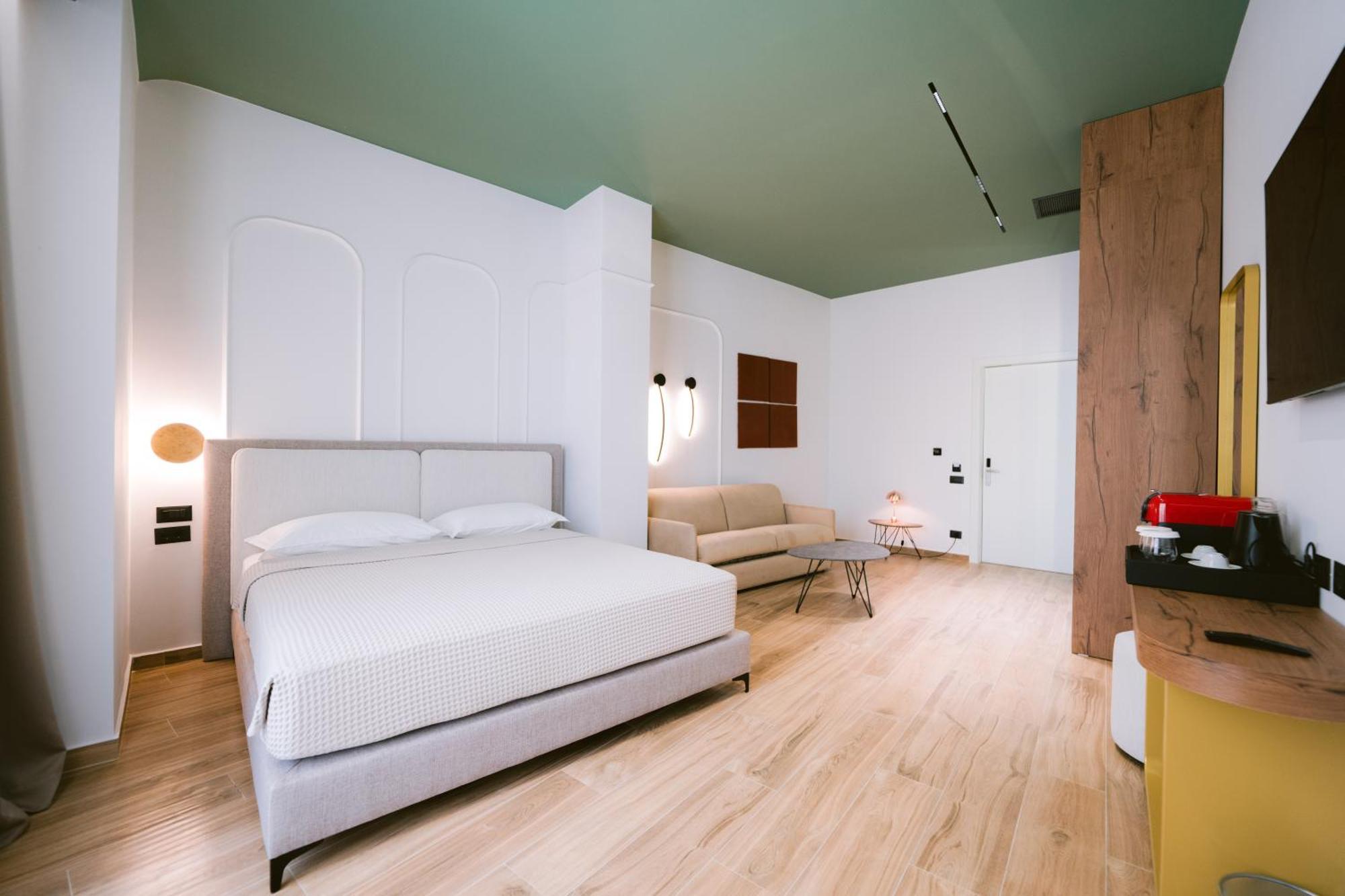 Noemie Hotel Himare Buitenkant foto
