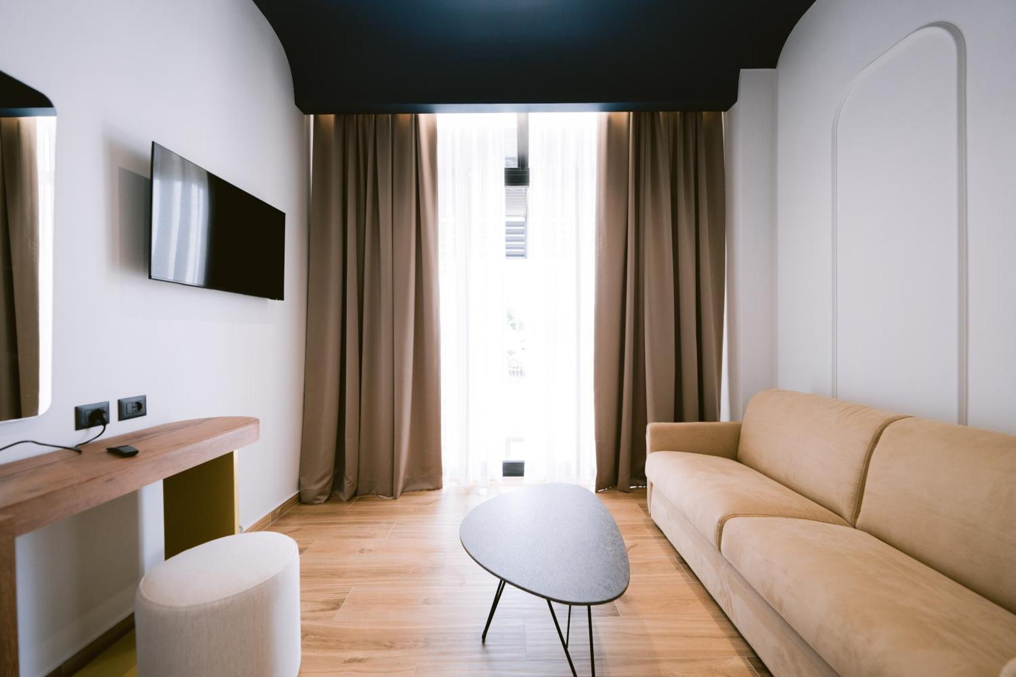 Noemie Hotel Himare Buitenkant foto