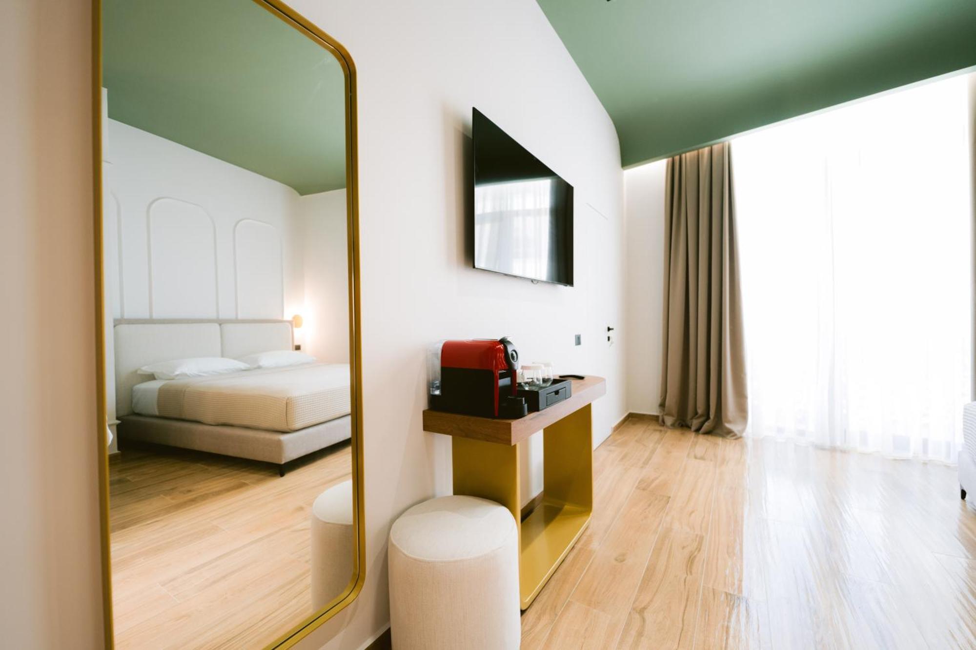 Noemie Hotel Himare Buitenkant foto