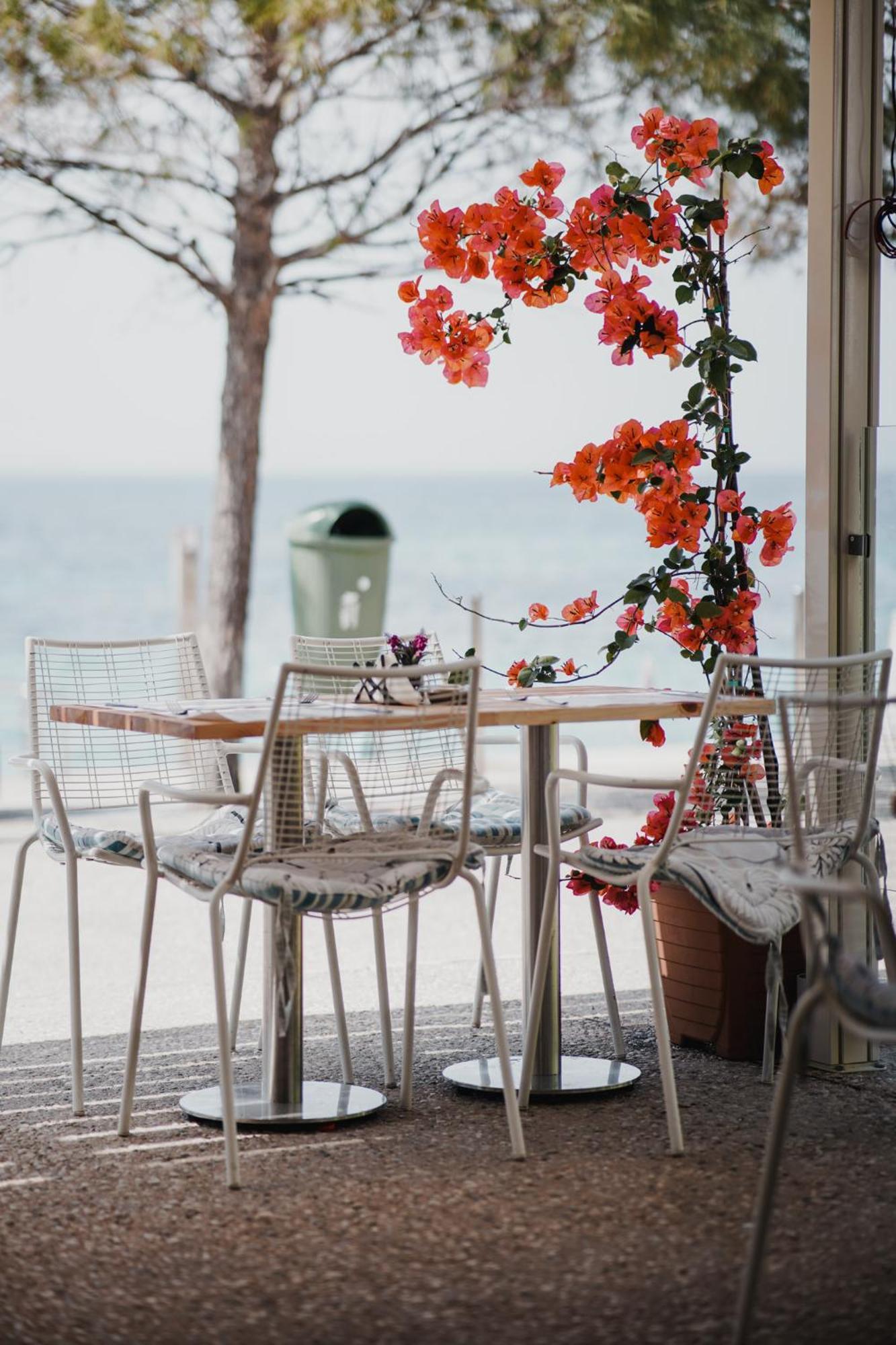 Noemie Hotel Himare Buitenkant foto