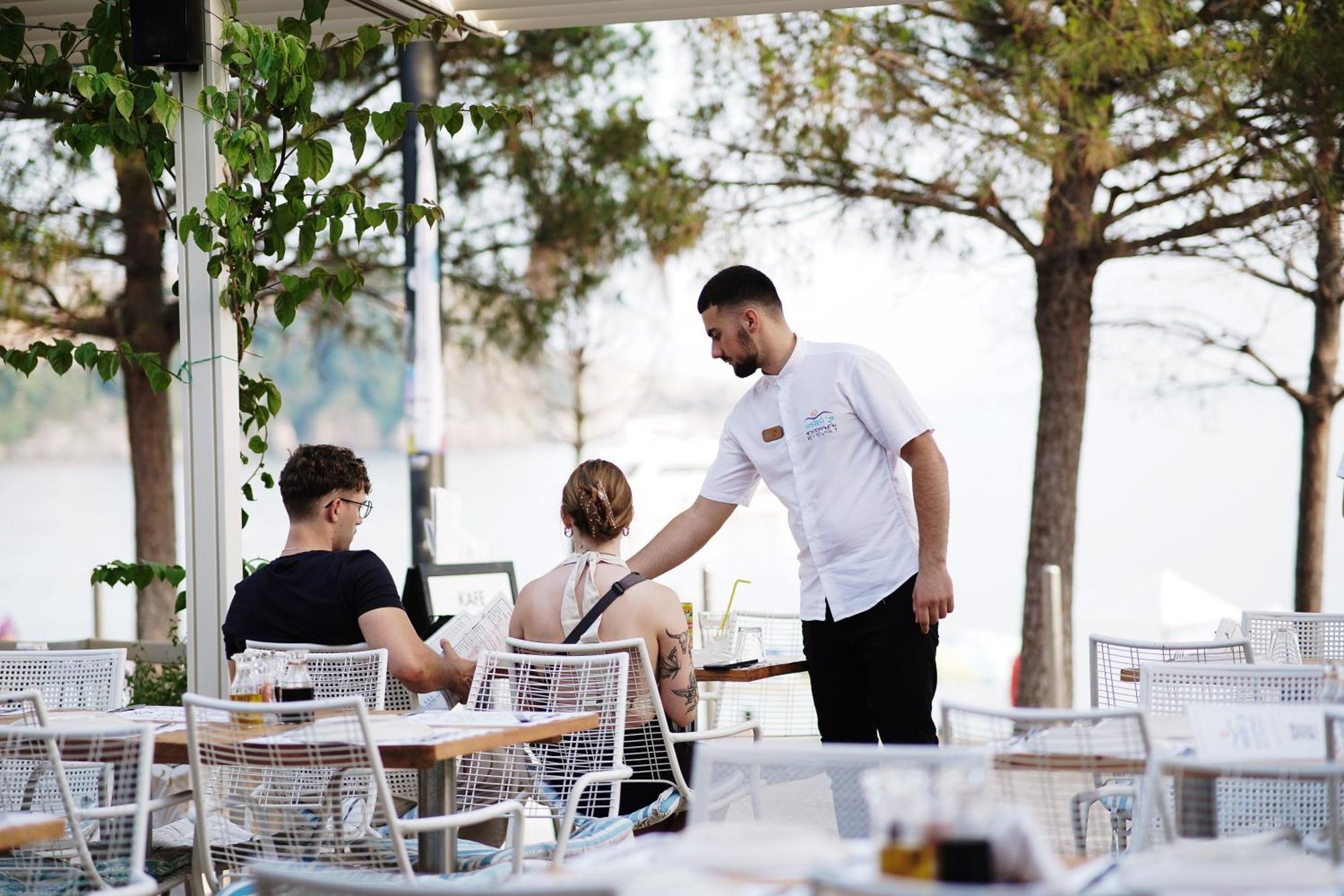 Noemie Hotel Himare Buitenkant foto